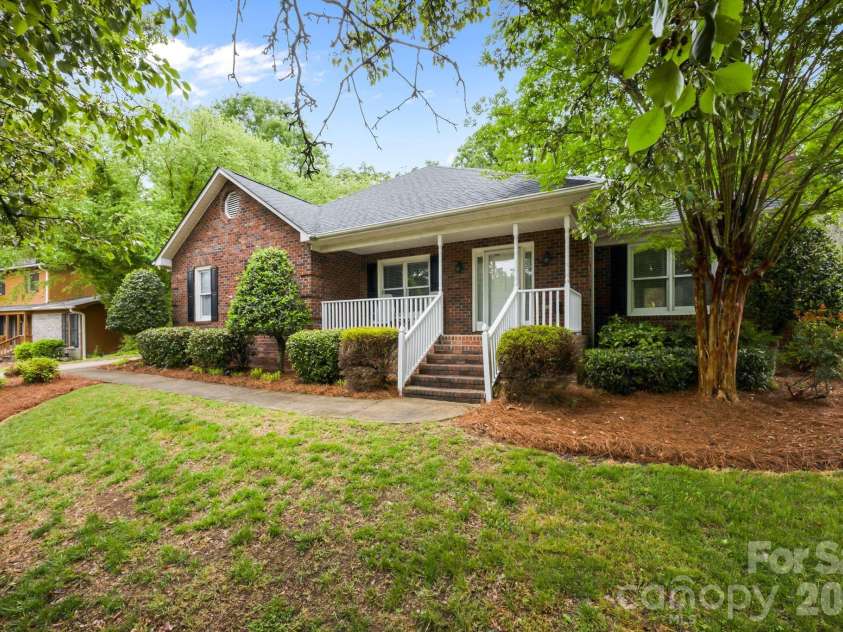 11331 Mendora Drive, Charlotte, NC 28215.  MLS# CAR4376257, YatesRealty ID 17464. 