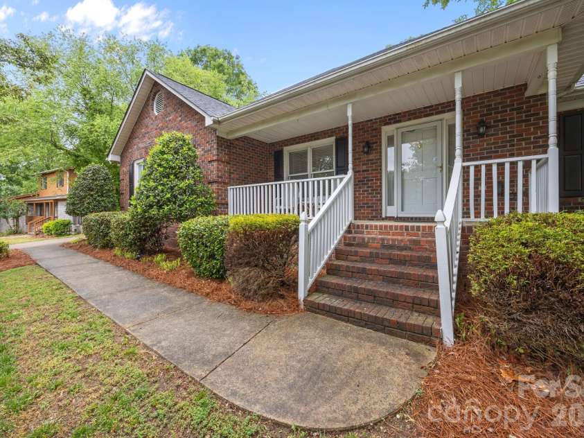 11331 Mendora Drive, Charlotte, NC 28215.  MLS# CAR4376257, YatesRealty ID 17464. 