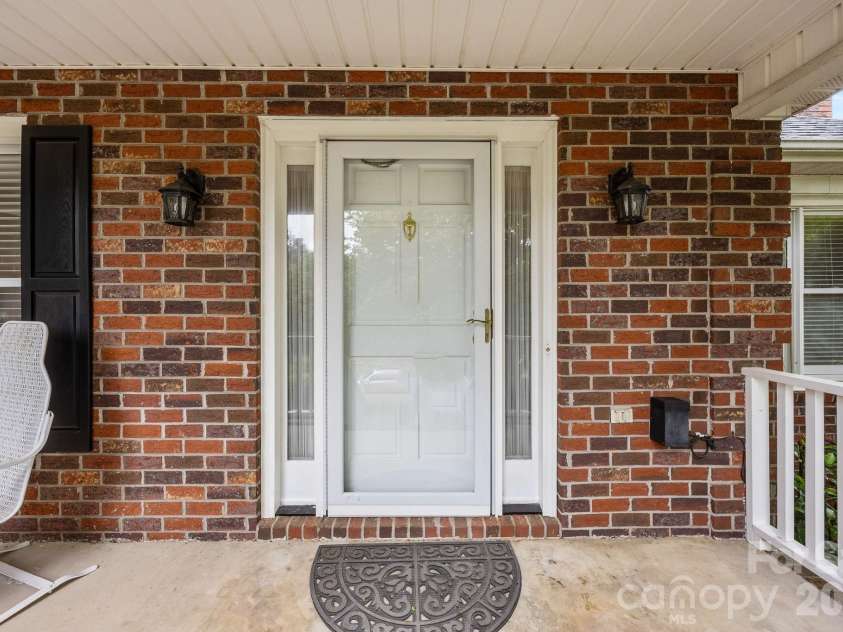 11331 Mendora Drive, Charlotte, NC 28215.  MLS# CAR4376257, YatesRealty ID 17464. 
