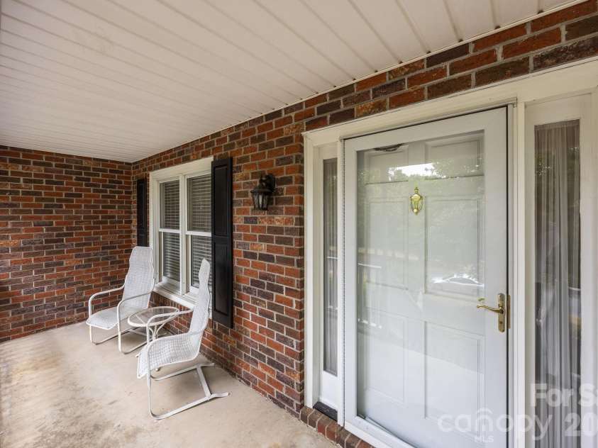 11331 Mendora Drive, Charlotte, NC 28215.  MLS# CAR4376257, YatesRealty ID 17464. 