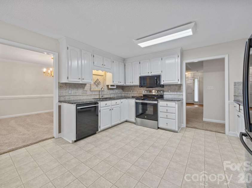 11331 Mendora Drive, Charlotte, NC 28215.  MLS# CAR4376257, YatesRealty ID 17464. 