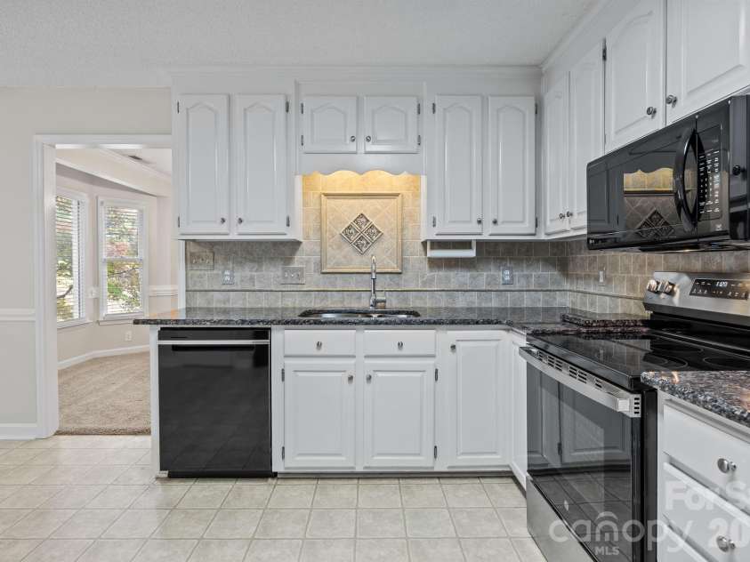 11331 Mendora Drive, Charlotte, NC 28215.  MLS# CAR4376257, YatesRealty ID 17464. 