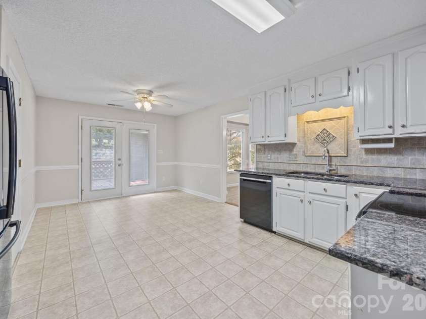 11331 Mendora Drive, Charlotte, NC 28215.  MLS# CAR4376257, YatesRealty ID 17464. 