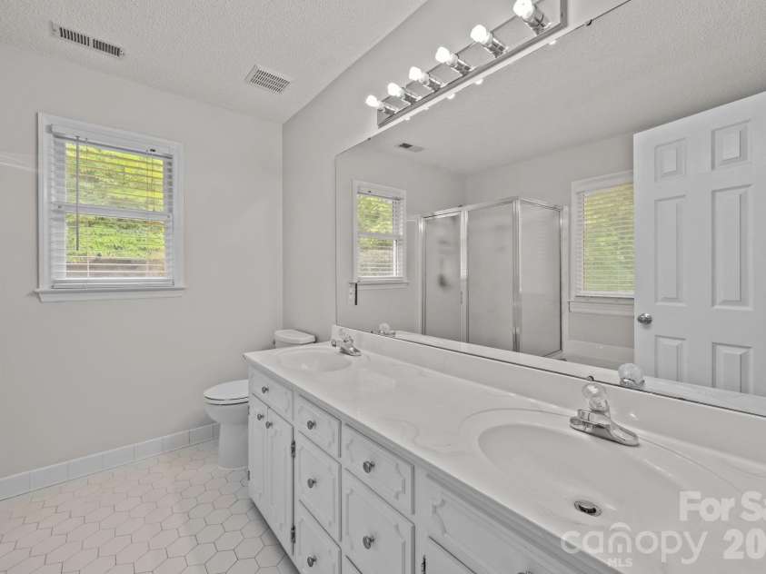 11331 Mendora Drive, Charlotte, NC 28215.  MLS# CAR4376257, YatesRealty ID 17464. 