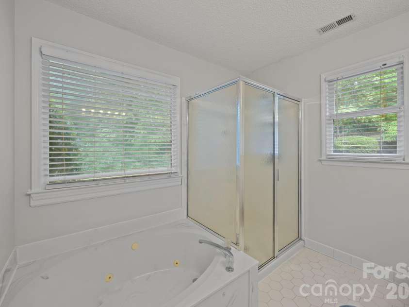 11331 Mendora Drive, Charlotte, NC 28215.  MLS# CAR4376257, YatesRealty ID 17464. 
