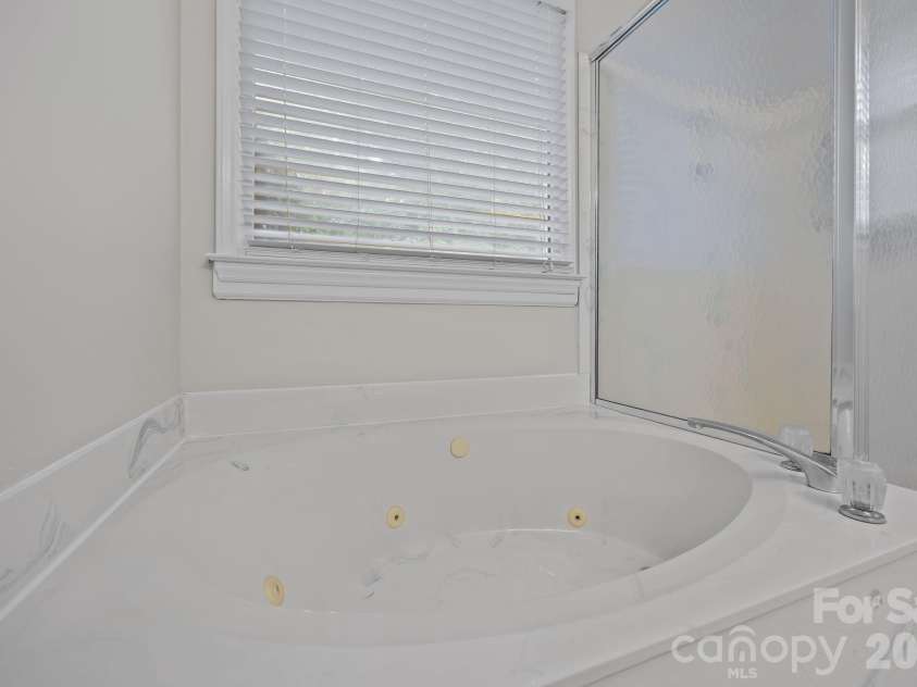 11331 Mendora Drive, Charlotte, NC 28215.  MLS# CAR4376257, YatesRealty ID 17464. 