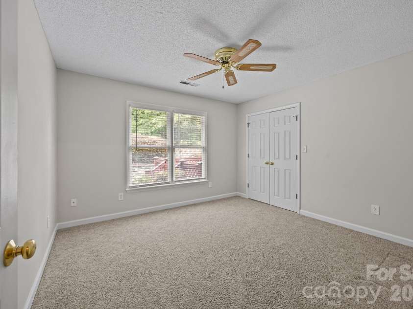 11331 Mendora Drive, Charlotte, NC 28215.  MLS# CAR4376257, YatesRealty ID 17464. 