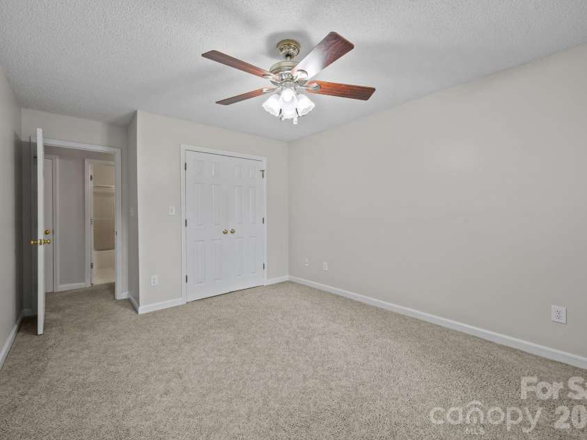 11331 Mendora Drive, Charlotte, NC 28215.  MLS# CAR4376257, YatesRealty ID 17464. 
