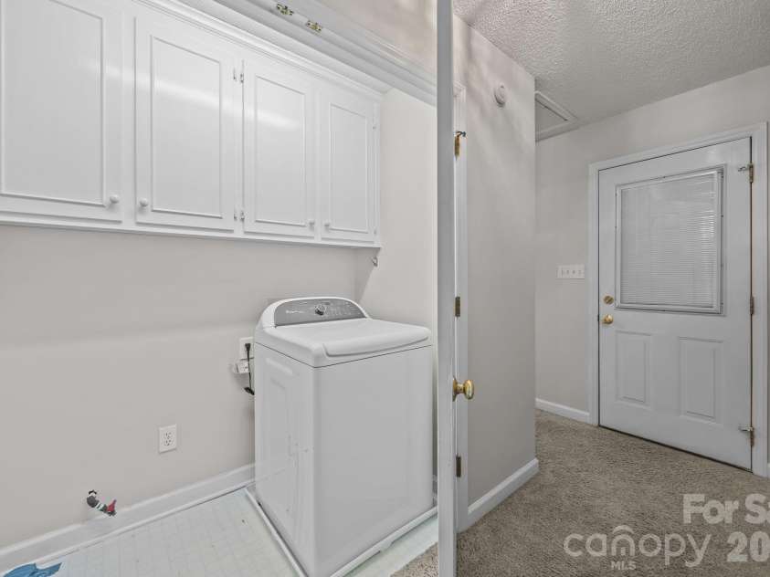 11331 Mendora Drive, Charlotte, NC 28215.  MLS# CAR4376257, YatesRealty ID 17464. 