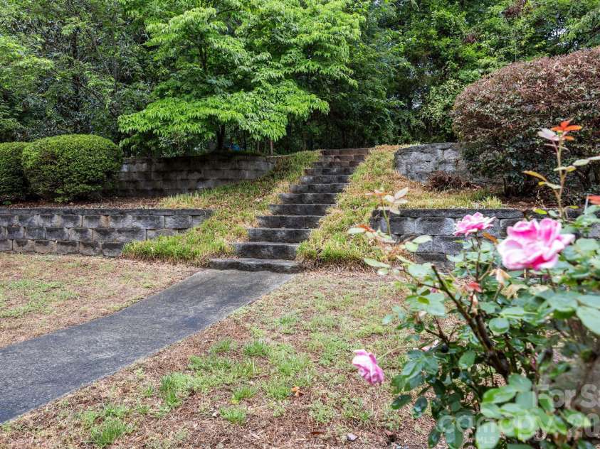 11331 Mendora Drive, Charlotte, NC 28215.  MLS# CAR4376257, YatesRealty ID 17464. 