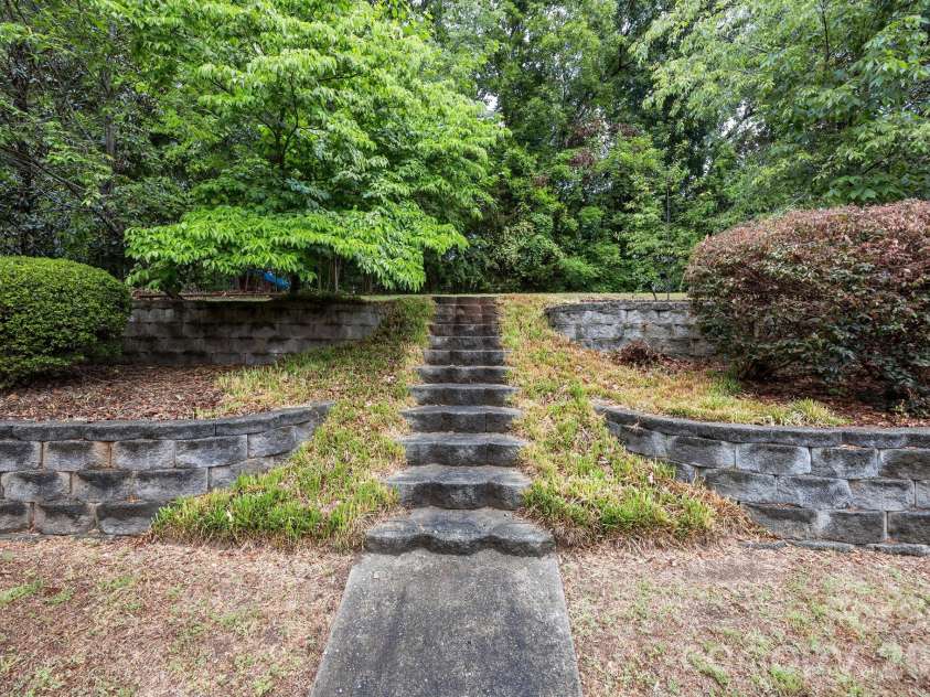 11331 Mendora Drive, Charlotte, NC 28215.  MLS# CAR4376257, YatesRealty ID 17464. 