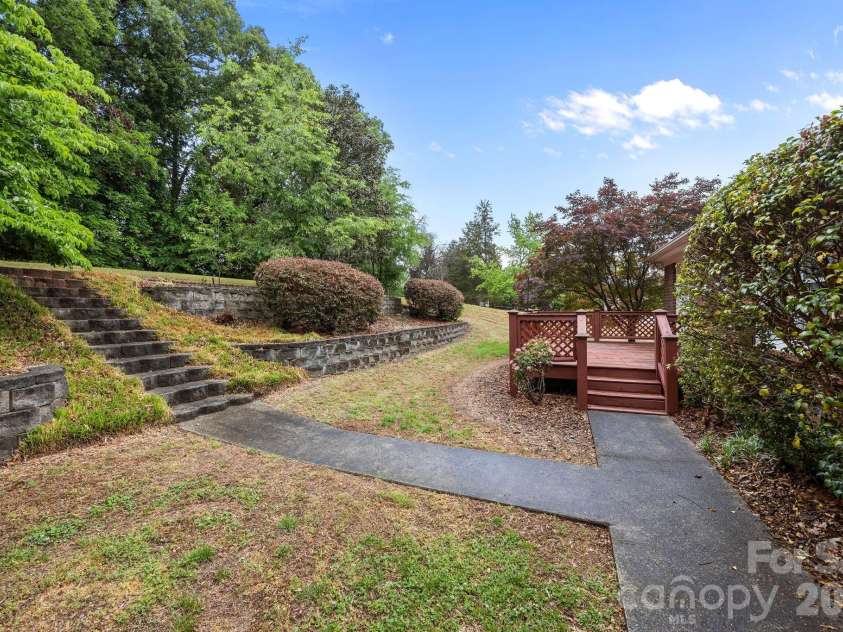 11331 Mendora Drive, Charlotte, NC 28215.  MLS# CAR4376257, YatesRealty ID 17464. 