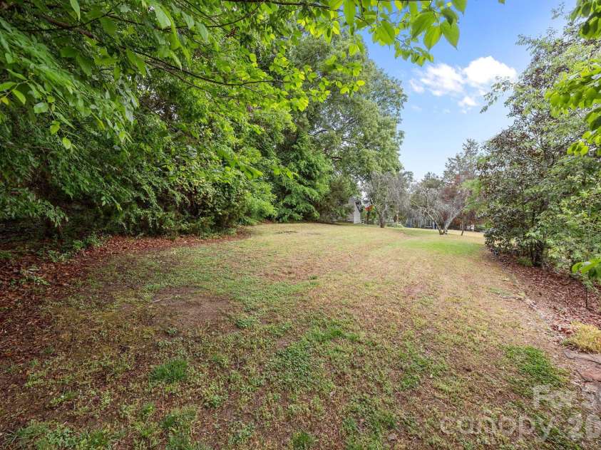 11331 Mendora Drive, Charlotte, NC 28215.  MLS# CAR4376257, YatesRealty ID 17464. 