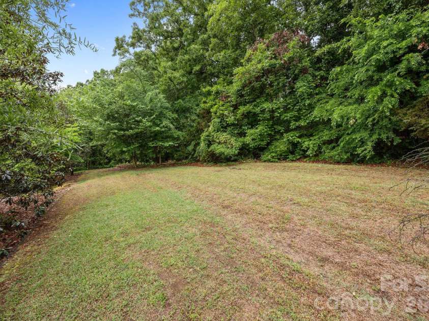 11331 Mendora Drive, Charlotte, NC 28215.  MLS# CAR4376257, YatesRealty ID 17464. 