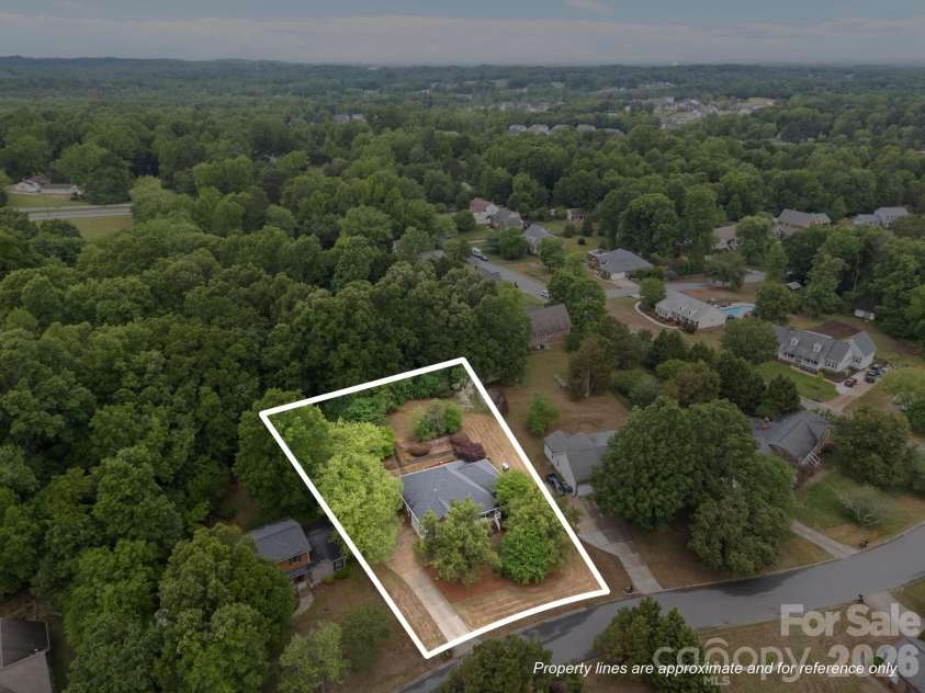 11331 Mendora Drive, Charlotte, NC 28215.  MLS# CAR4376257, YatesRealty ID 17464. 