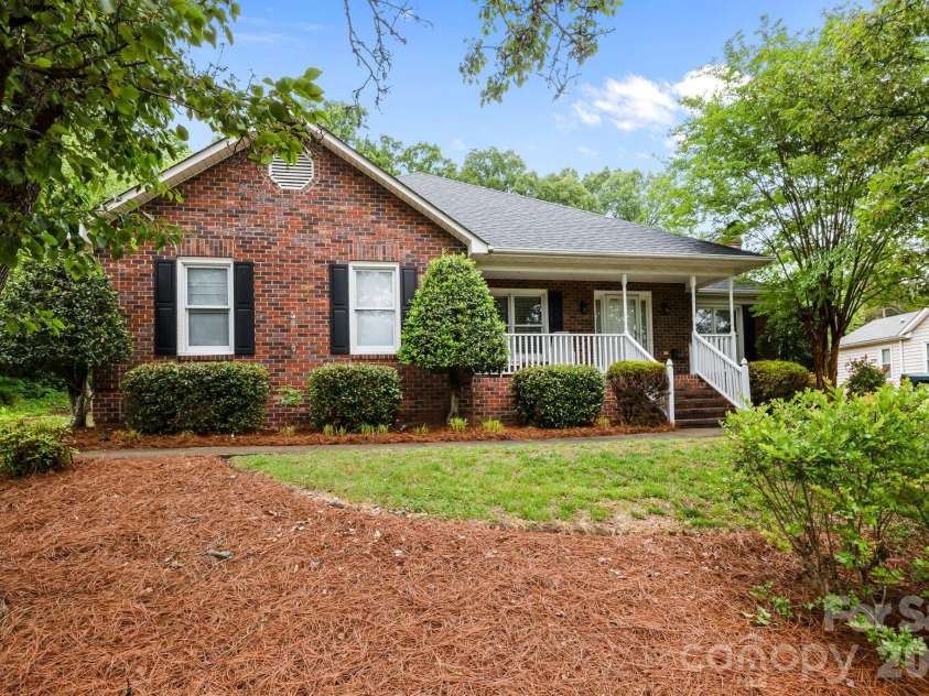 11331 Mendora Drive, Charlotte, NC 28215.  MLS# CAR4376257, YatesRealty ID 17464. 