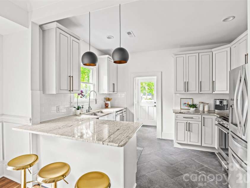 1827 Thomas Avenue, Charlotte, NC 28205.  MLS# CAR4362609, YatesRealty ID 17465. 