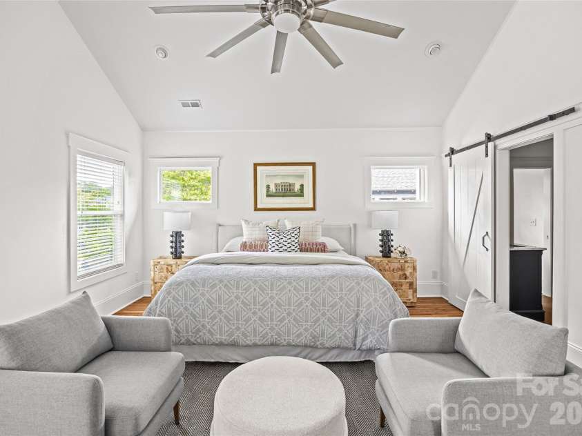 1827 Thomas Avenue, Charlotte, NC 28205.  MLS# CAR4362609, YatesRealty ID 17465. 
