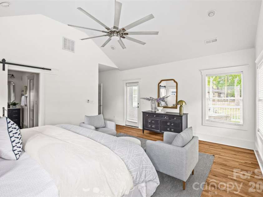 1827 Thomas Avenue, Charlotte, NC 28205.  MLS# CAR4362609, YatesRealty ID 17465. 