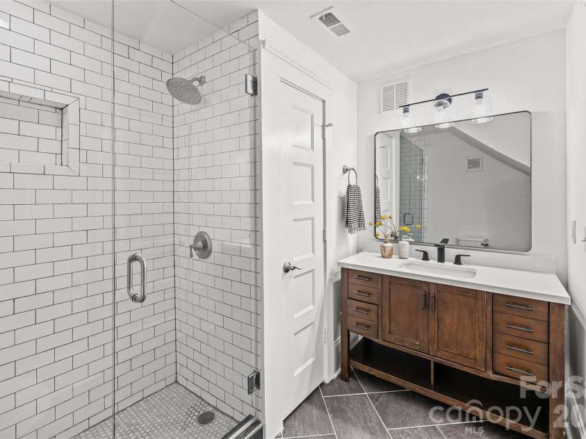 1827 Thomas Avenue, Charlotte, NC 28205.  MLS# CAR4362609, YatesRealty ID 17465. 