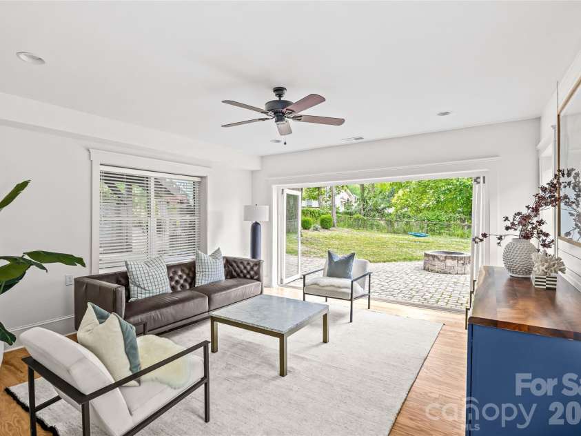 1827 Thomas Avenue, Charlotte, NC 28205.  MLS# CAR4362609, YatesRealty ID 17465. 