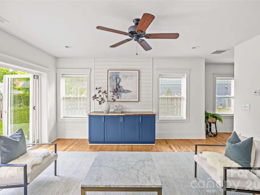 1827 Thomas Avenue, Charlotte, NC 28205.  MLS# CAR4362609, YatesRealty ID 17465. 