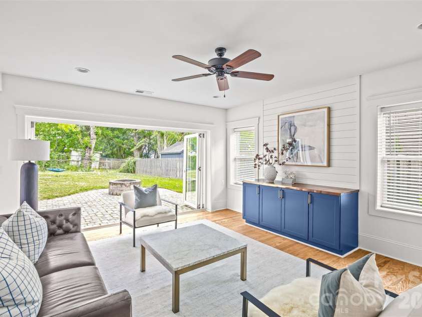 1827 Thomas Avenue, Charlotte, NC 28205.  MLS# CAR4362609, YatesRealty ID 17465. 