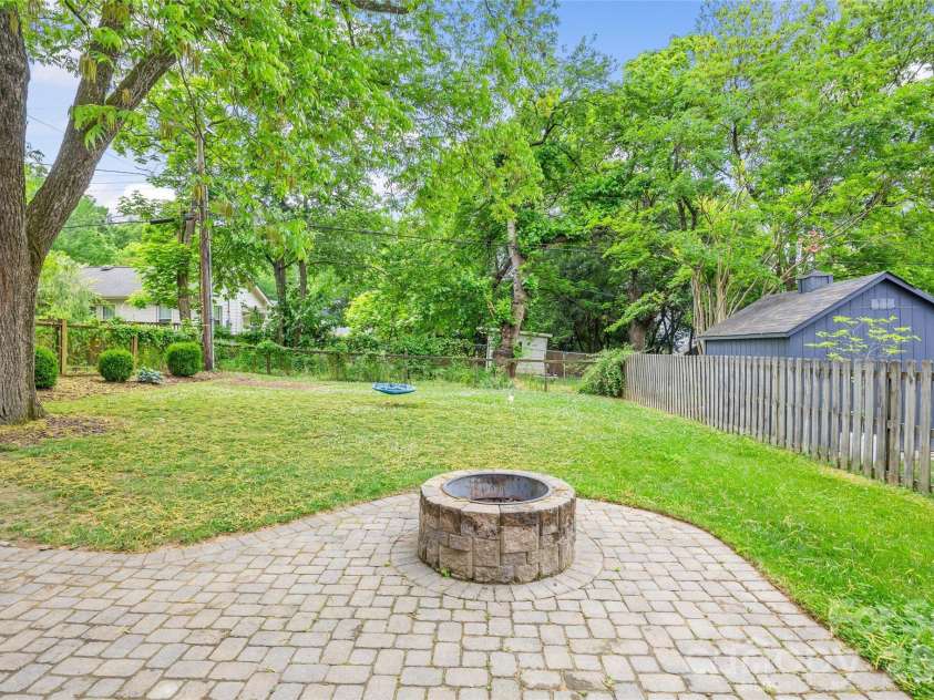 1827 Thomas Avenue, Charlotte, NC 28205.  MLS# CAR4362609, YatesRealty ID 17465. 