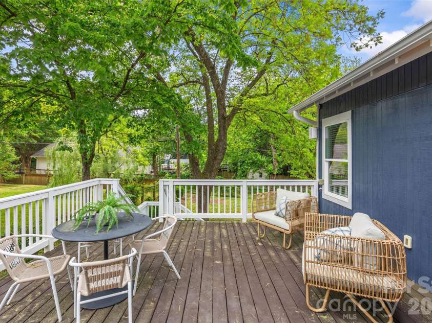 1827 Thomas Avenue, Charlotte, NC 28205.  MLS# CAR4362609, YatesRealty ID 17465. 