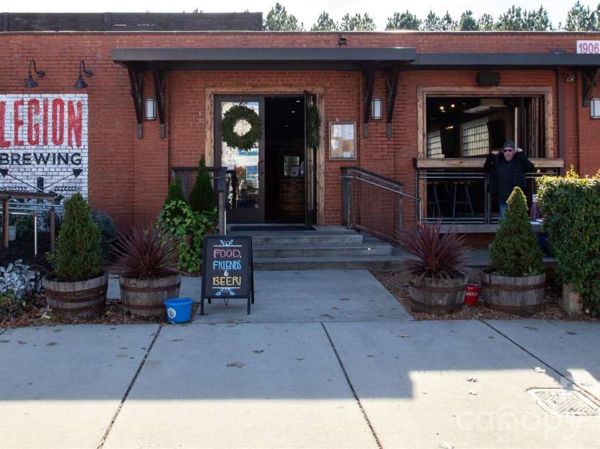 1827 Thomas Avenue, Charlotte, NC 28205.  MLS# CAR4362609, YatesRealty ID 17465. 