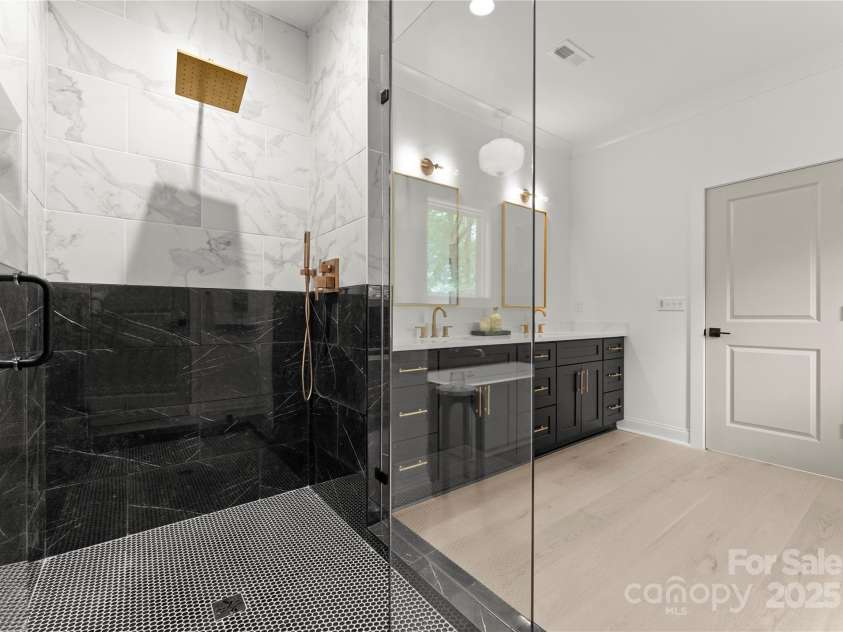 2033 Camp Greene Street, Charlotte, NC 28208.  MLS# CAR4264628, YatesRealty ID 17465. 