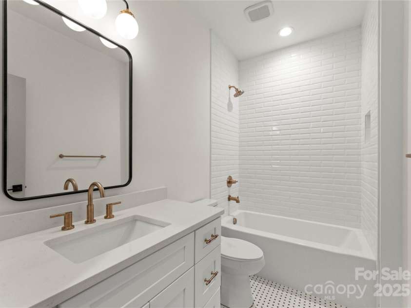 2033 Camp Greene Street, Charlotte, NC 28208.  MLS# CAR4264628, YatesRealty ID 17465. 