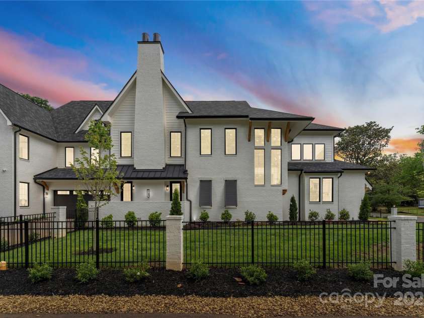 4142 Pineview Road, Charlotte, NC 28211.  MLS# CAR4127542, YatesRealty ID 17466. Can be yours!!