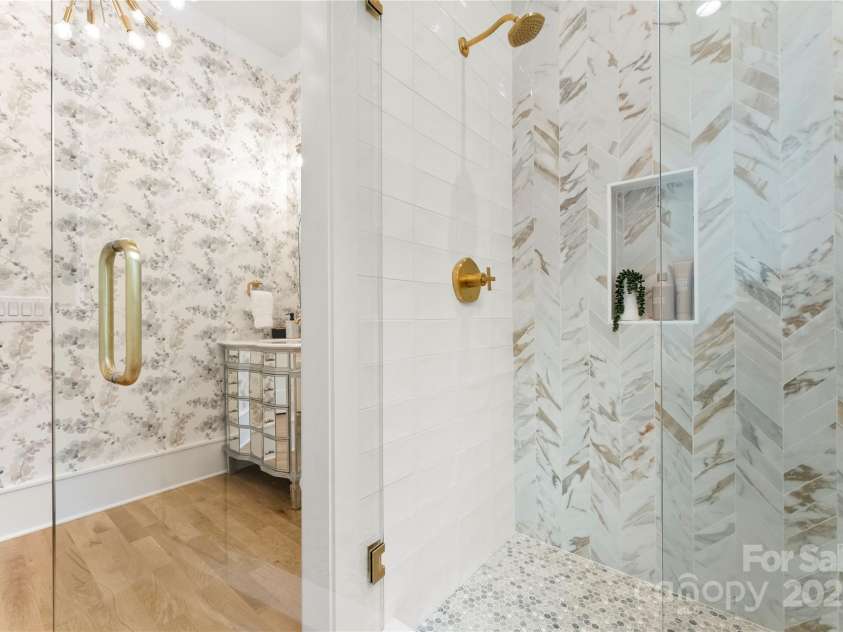 4142 Pineview Road, Charlotte, NC 28211.  MLS# CAR4127542, YatesRealty ID 17466. Elegance