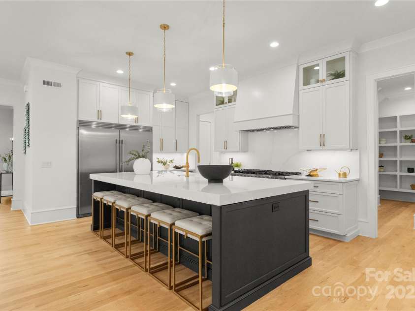 4142 Pineview Road, Charlotte, NC 28211.  MLS# CAR4127542, YatesRealty ID 17466. Let's cook together