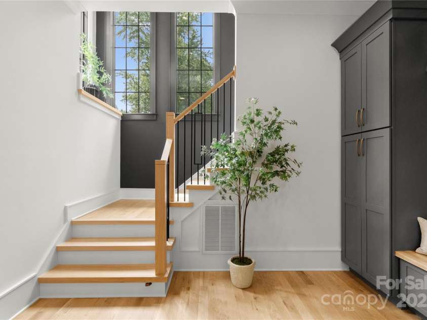 4142 Pineview Road, Charlotte, NC 28211.  MLS# CAR4127542, YatesRealty ID 17466. Lighted stairways