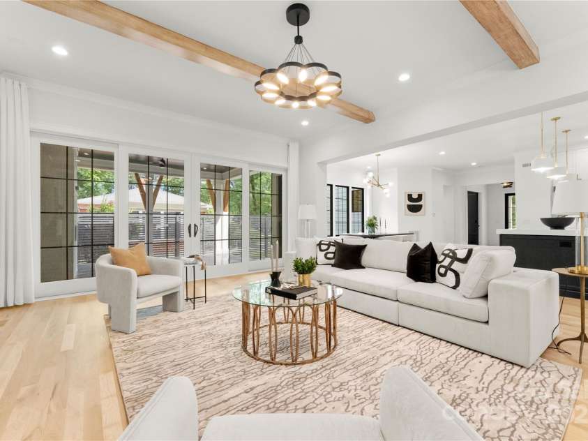 4142 Pineview Road, Charlotte, NC 28211.  MLS# CAR4127542, YatesRealty ID 17466. Place to relax