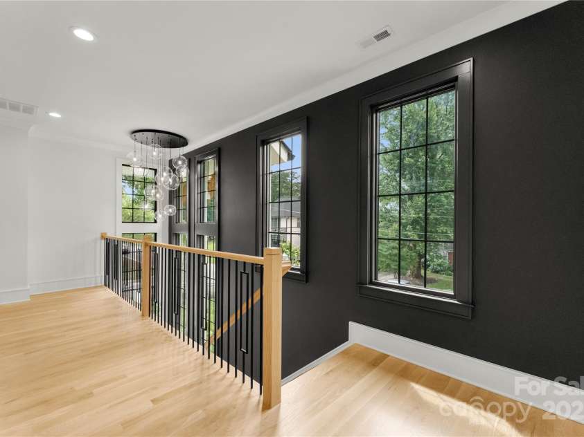 4142 Pineview Road, Charlotte, NC 28211.  MLS# CAR4127542, YatesRealty ID 17466. Show off the chandelier