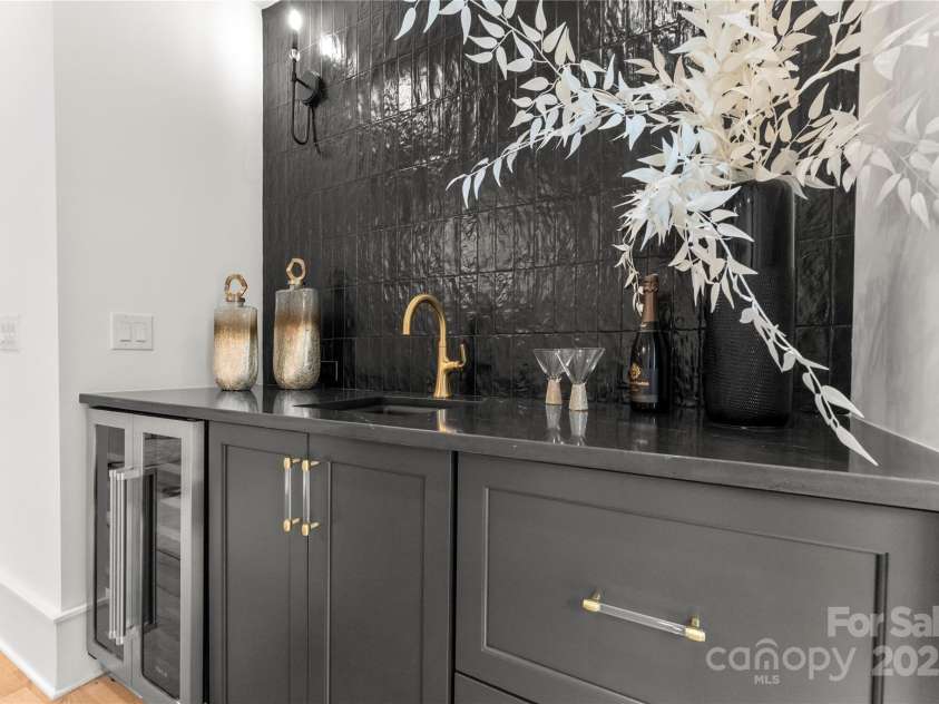 4142 Pineview Road, Charlotte, NC 28211.  MLS# CAR4127542, YatesRealty ID 17466. Wet bar to enjoy