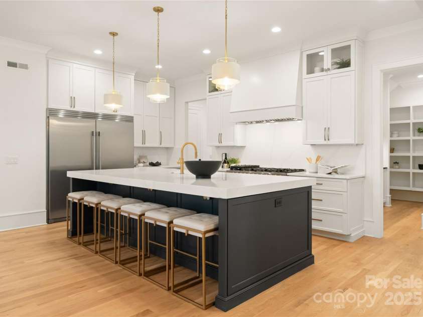 4142 Pineview Road, Charlotte, NC 28211.  MLS# CAR4329821, YatesRealty ID 17466. 