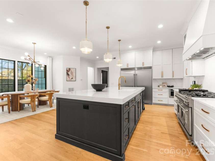 4142 Pineview Road, Charlotte, NC 28211.  MLS# CAR4329821, YatesRealty ID 17466. 