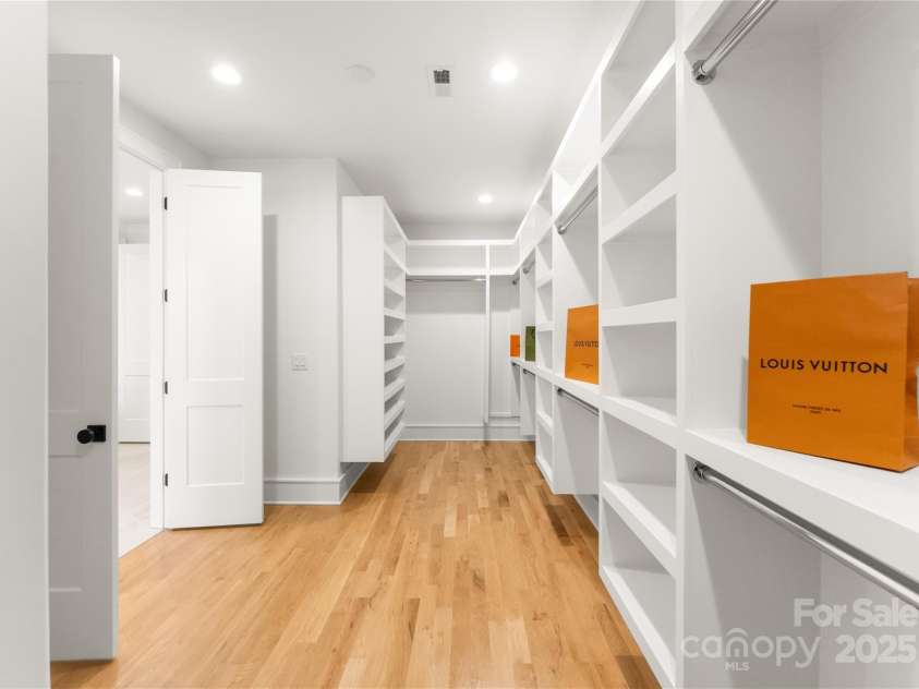 4142 Pineview Road, Charlotte, NC 28211.  MLS# CAR4329821, YatesRealty ID 17466. 