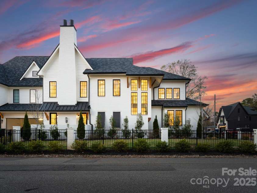 4142 Pineview Road, Charlotte, NC 28211.  MLS# CAR4329821, YatesRealty ID 17466. 