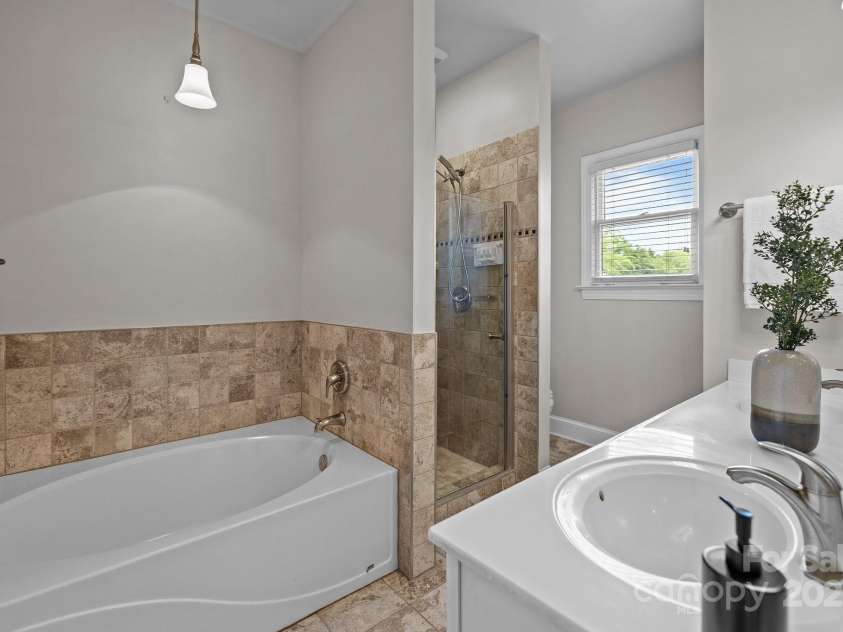 720 Camaross Drive, Charlotte, NC 28270.  MLS# CAR4264679, YatesRealty ID 17467. 