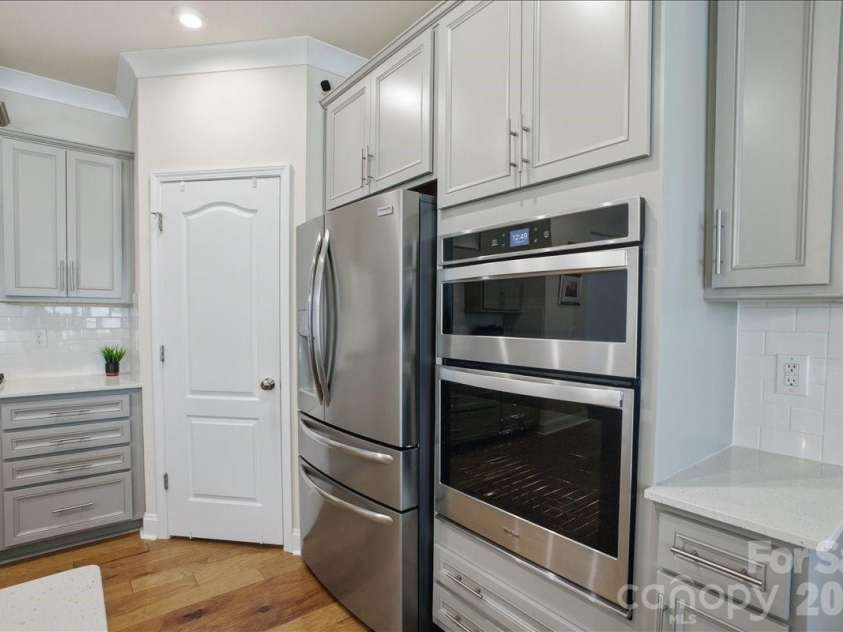 11432 Oakhampton Way, Matthews, NC 28105.  MLS# CAR4369010, YatesRealty ID 17468. 