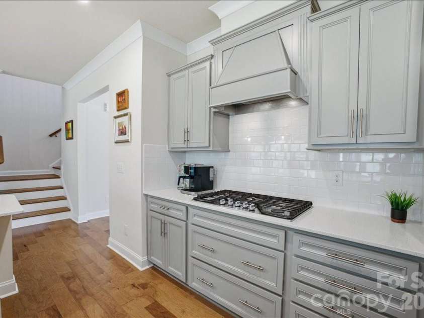 11432 Oakhampton Way, Matthews, NC 28105.  MLS# CAR4369010, YatesRealty ID 17468. 