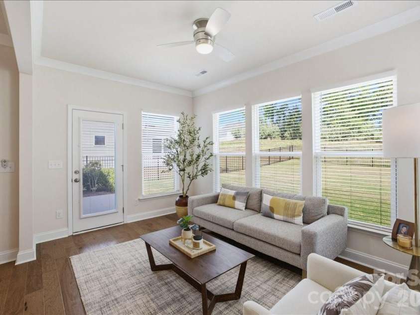 11432 Oakhampton Way, Matthews, NC 28105.  MLS# CAR4369010, YatesRealty ID 17468. 