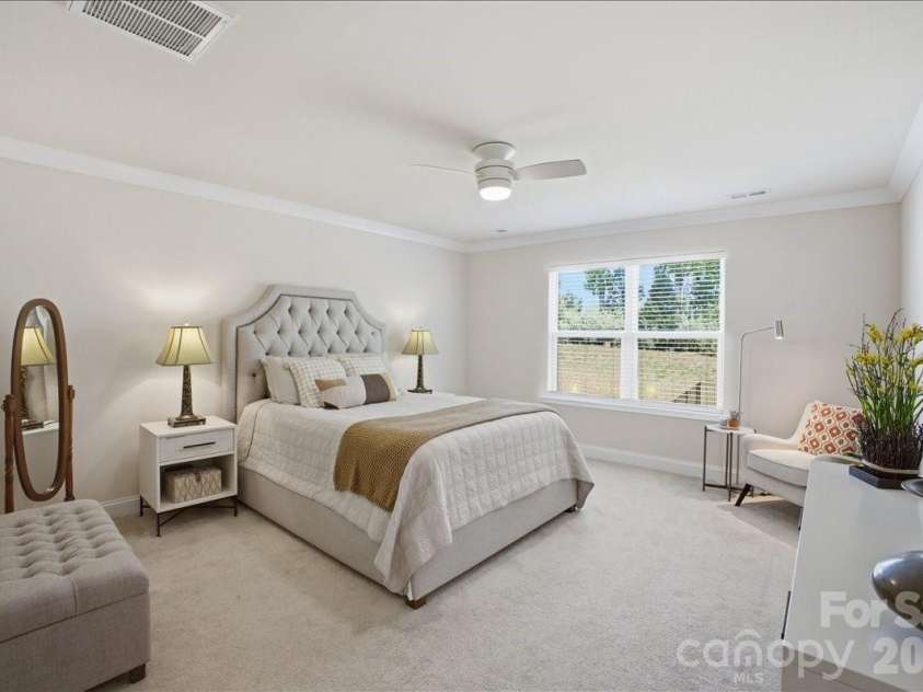 11432 Oakhampton Way, Matthews, NC 28105.  MLS# CAR4369010, YatesRealty ID 17468. 