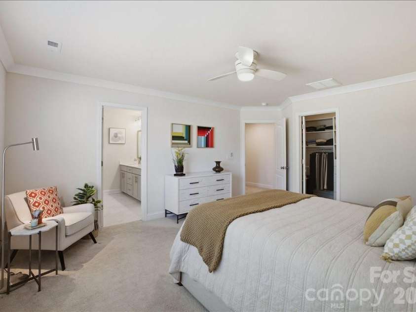 11432 Oakhampton Way, Matthews, NC 28105.  MLS# CAR4369010, YatesRealty ID 17468. 