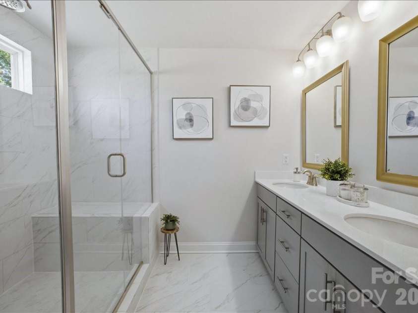 11432 Oakhampton Way, Matthews, NC 28105.  MLS# CAR4369010, YatesRealty ID 17468. 
